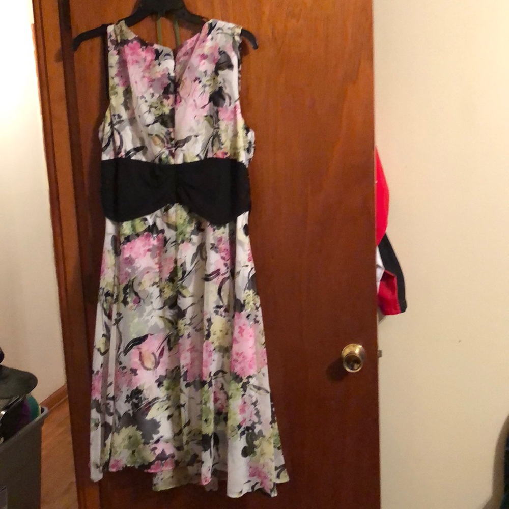 Dress - Picture 2 of 2